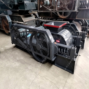 小型對輥機(jī)和雙齒輥發(fā)貨圖片_發(fā)往河南登封_破碎保溫陶瓷