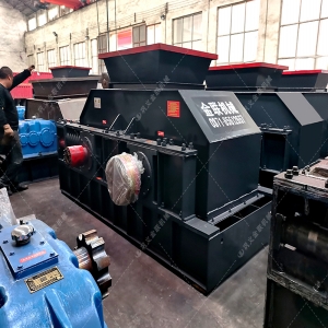 2PGY1200x800型半自動液壓對輥制砂機發(fā)貨圖片