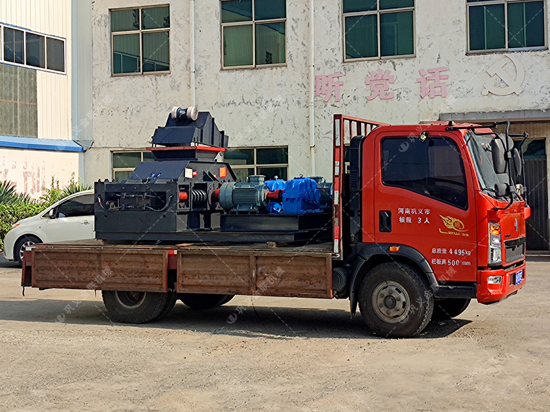 單臺2PG800x600中型對輥破碎機發貨 破碎石英砂 單臺2PG800x600中型對輥破碎機發貨 破碎石英砂