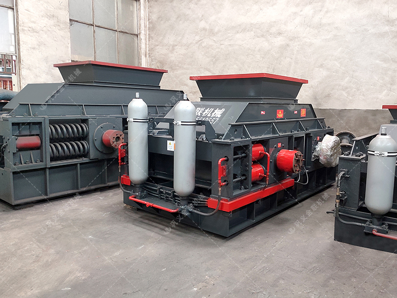 1200x800型液壓對輥制砂機發往烏魯木齊 鵝卵石制砂 1200x800型液壓對輥制砂機發往烏魯木齊 鵝卵石制砂