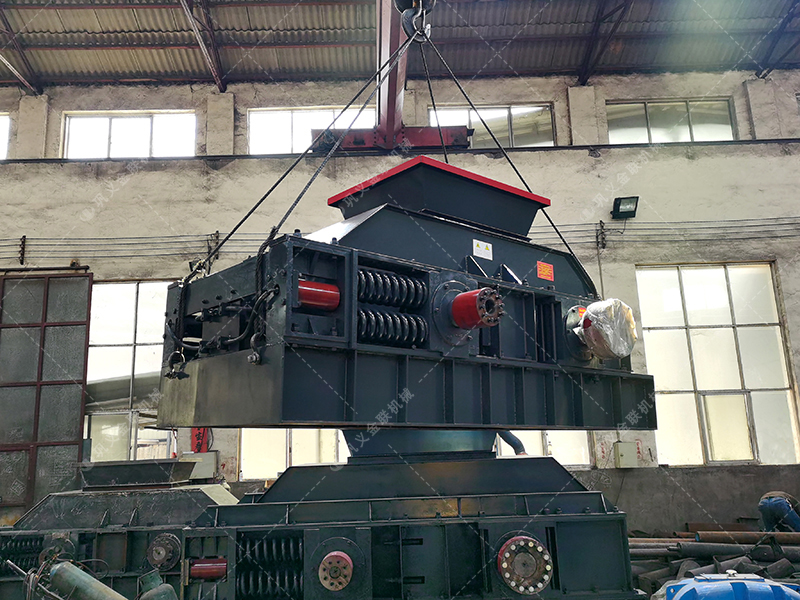 2PG1000x700中型對輥破碎機發貨圖片