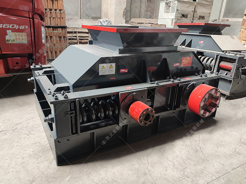 2PGC0809大型雙齒輥破碎機(jī)發(fā)貨圖片_發(fā)往山東濟(jì)寧_破碎石頭 2PGC0809大型雙齒輥破碎機(jī)發(fā)貨圖片_發(fā)往山東濟(jì)寧_破碎石頭