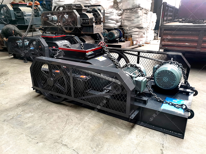 小型對輥機和雙齒輥發貨圖片_發往河南登封_破碎保溫陶瓷