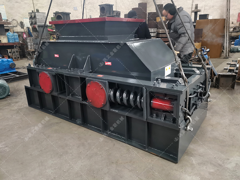 對輥制砂機從破碎到成品砂的生產(chǎn)過程是什么樣的？