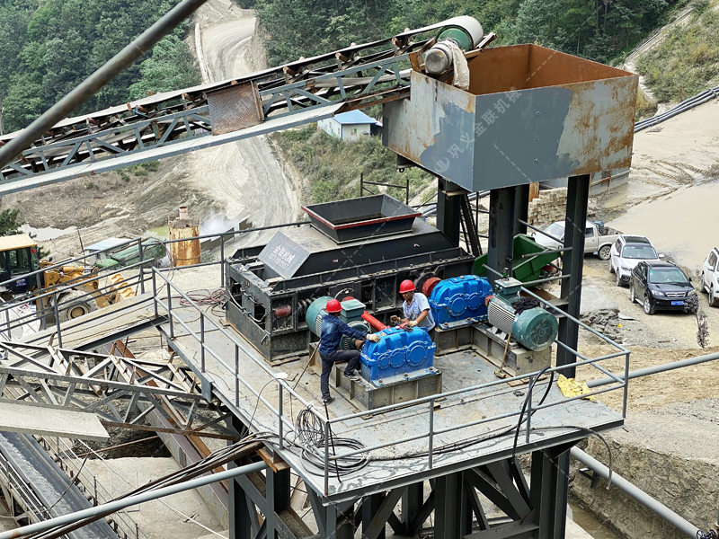 傳統(tǒng)破碎生產(chǎn)線為何要加裝對輥破碎機作為終破設(shè)備？